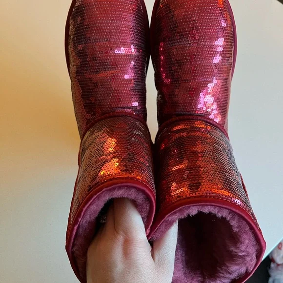 UGG Women’s Size 11 Sparkling Red Sequin Boots with Fuzzy Lining - Picture 14 of 16